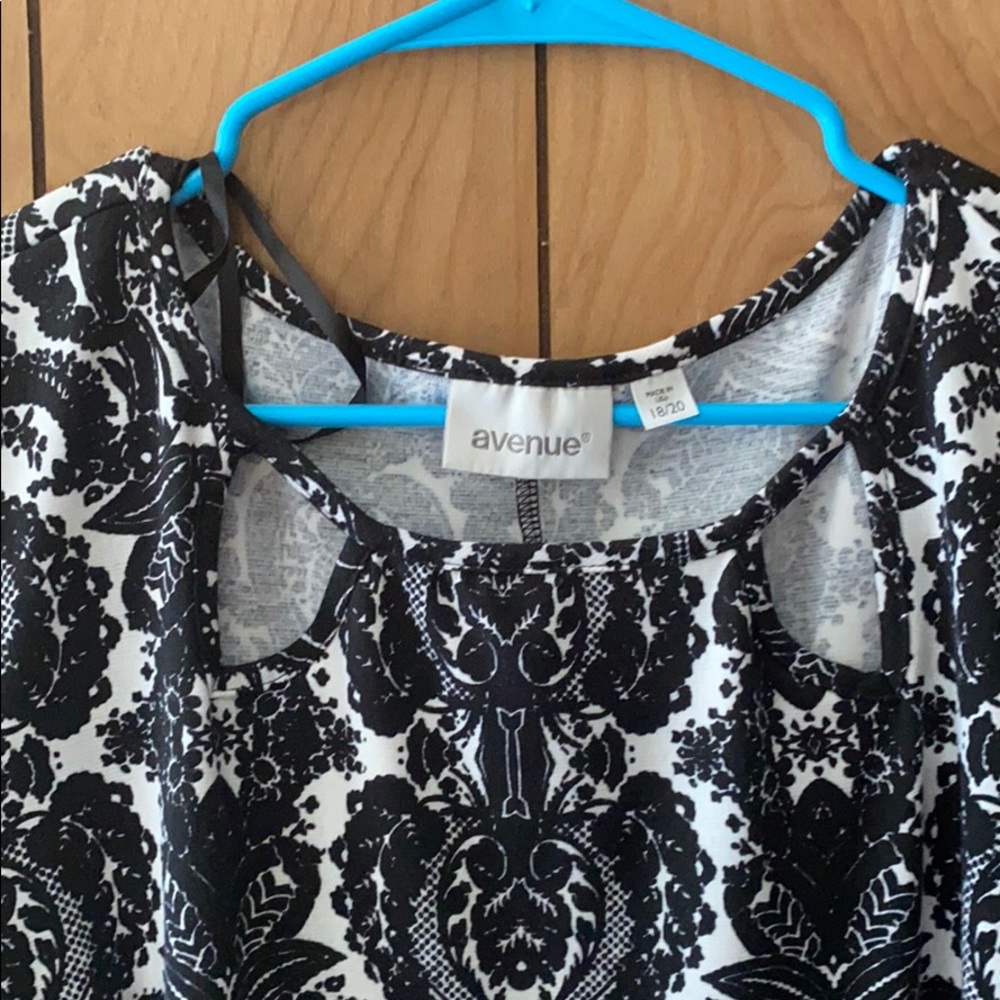 Dress - Picture 3 of 3